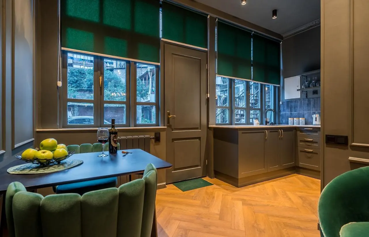 Emerald Deluxe Apartment - City Center Tbilisi Georgia